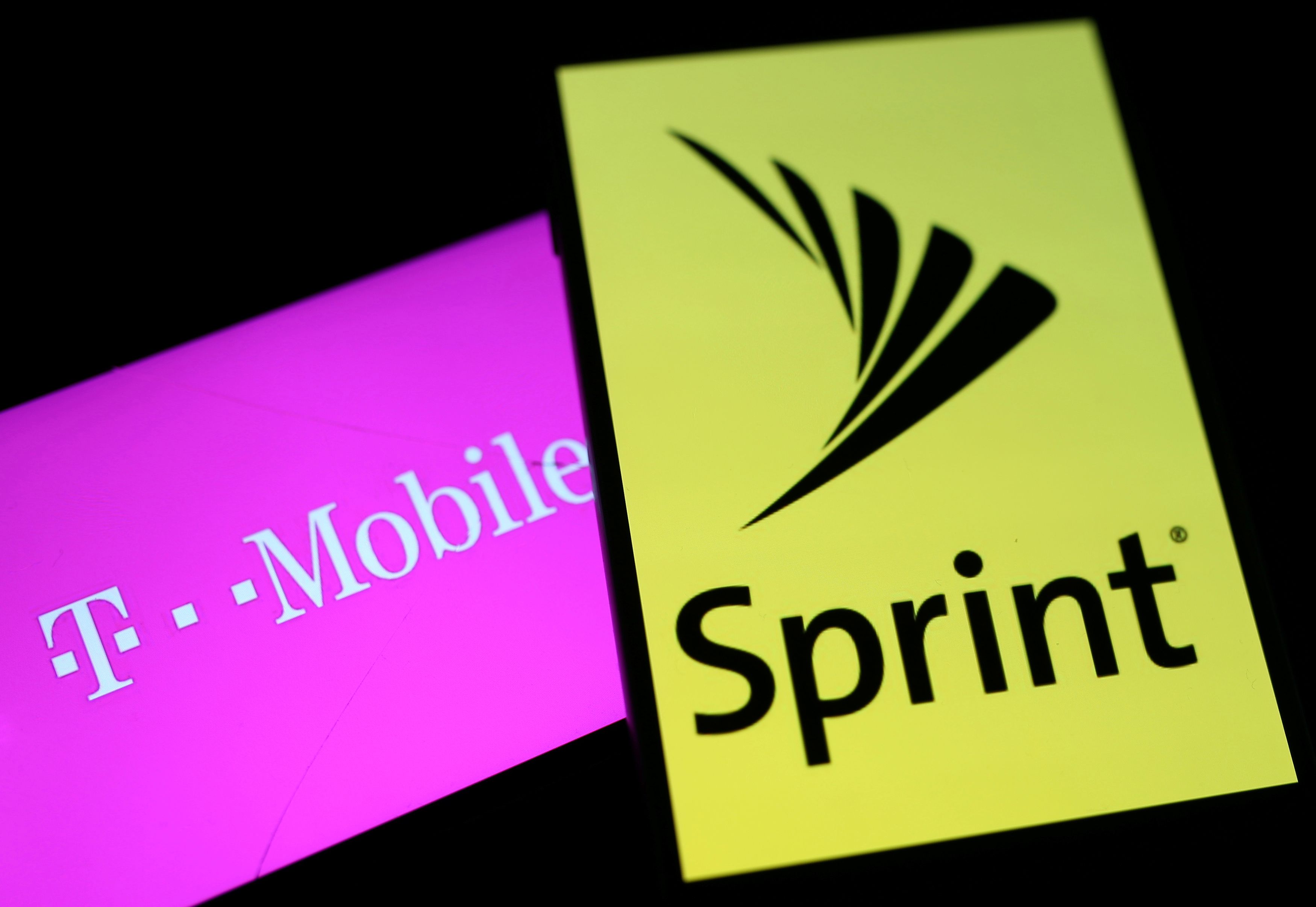 الإعلان عن اندماج شركتي الاتصالات T-Mobile و Sprint
