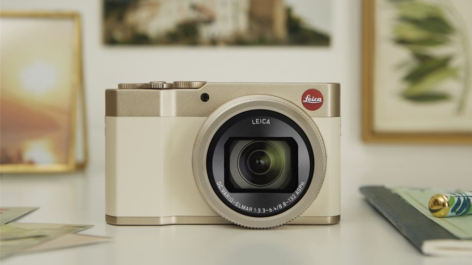 كاميرا Lumix ZS200 / TZ200 من باناسونيك المدمجة مع عدسة Leica