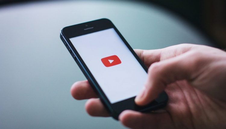 يوتيوب تختبر تبويب “استكشف” في تطبيقها على آيفون لعرض قنوات ومقاطع فيديو جديدة