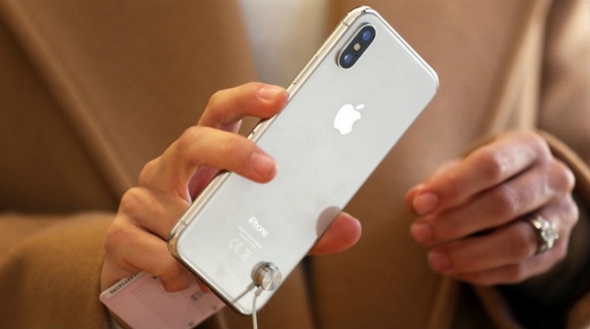 شركة إتصالات رومانية تبدأ بتلقي الطلبات المسبقة على هواتف iPhone الجديدة