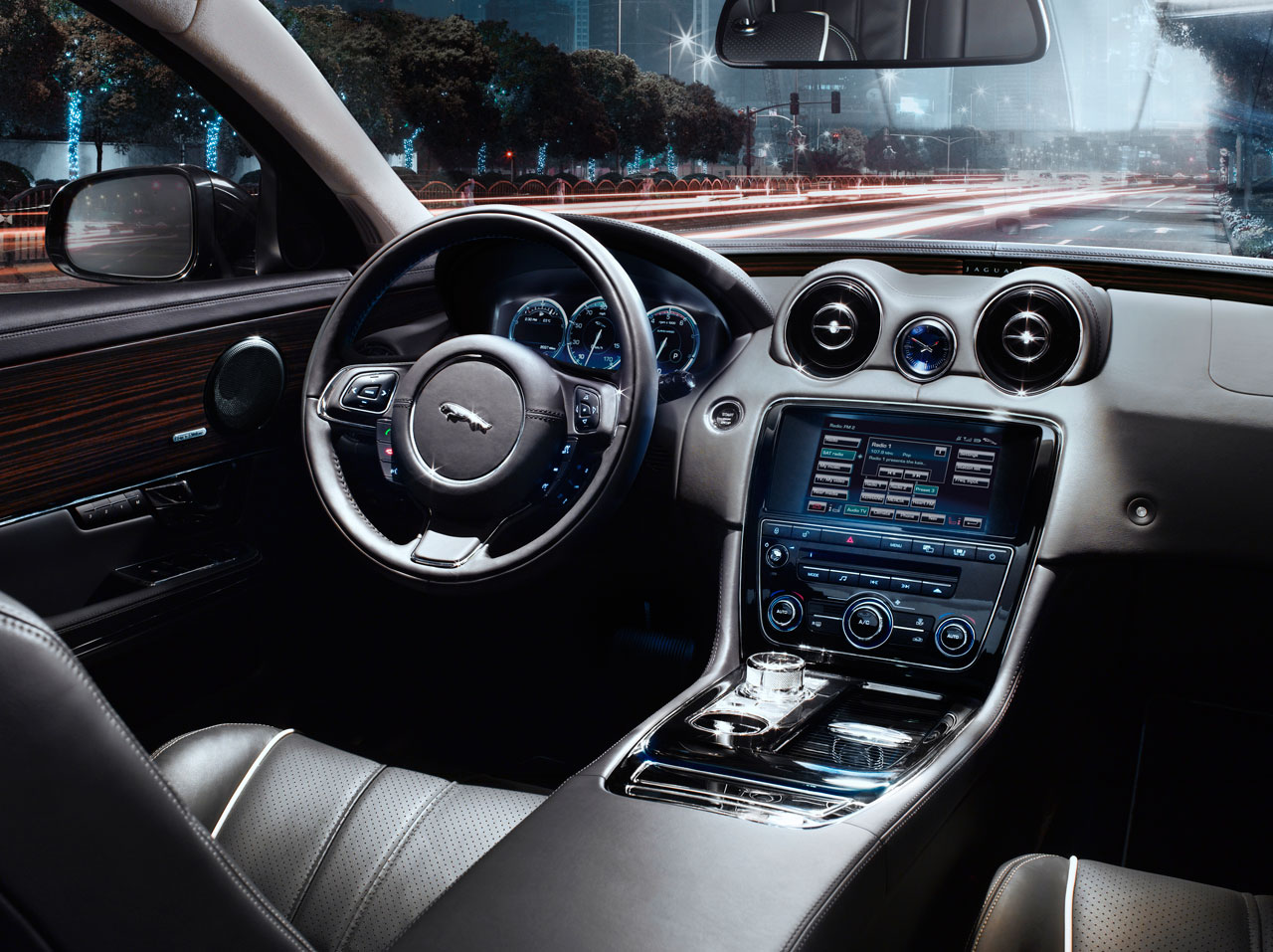 Jaguar و Land Rover ستوفر منصات Apple CarPlay و Android Auto في سياراتها قريبًا