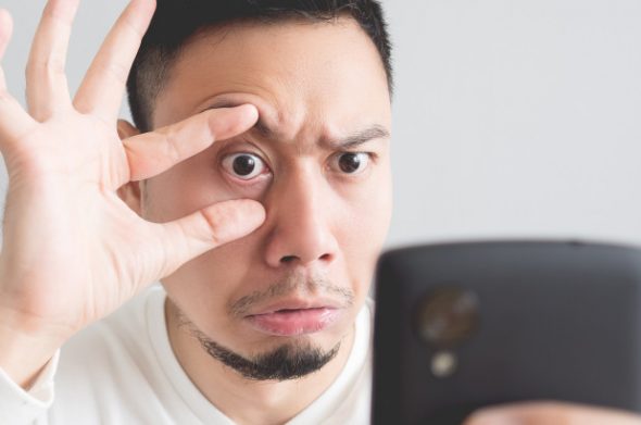 سبع ميزات في الآي-فون لتقليل إجهاد العين