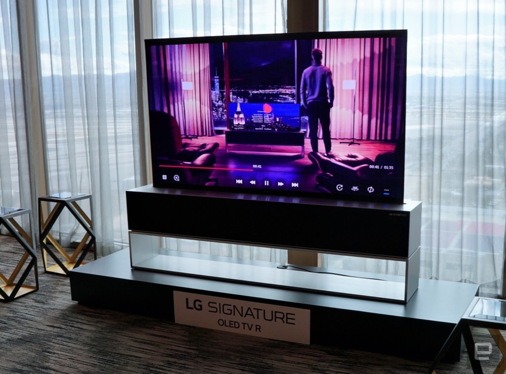 LG تكشف رسميًا عن LG SIGNATURE OLED TV R بإعتباره أول تلفاز قابل للف في العالم