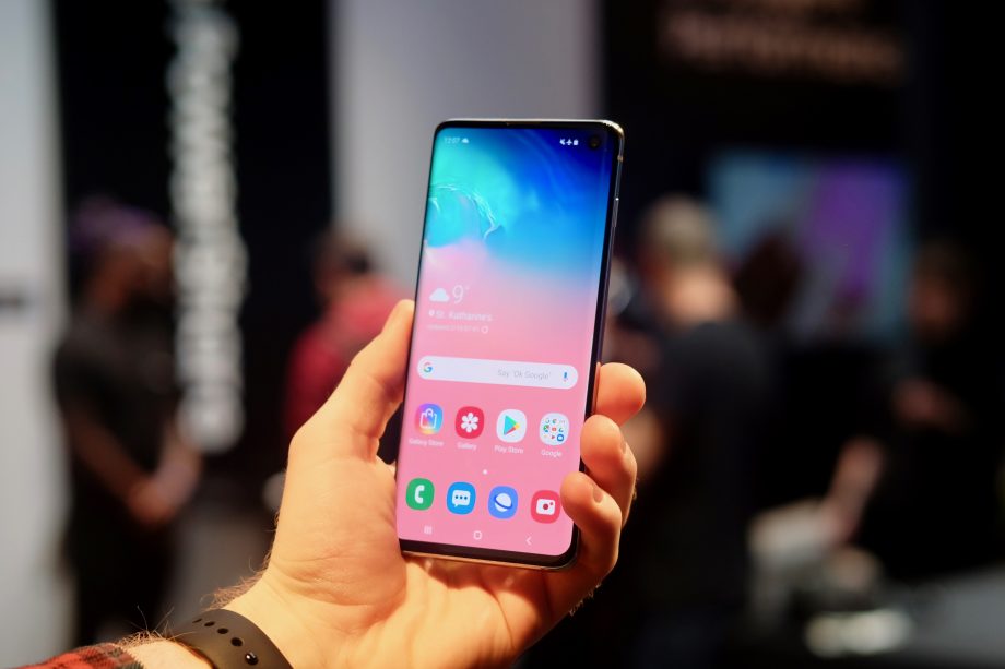 نجاح هواتف Galaxy S10 سيعزز الحصة السوقية لشركة سامسونج في الصين