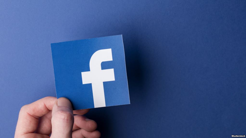 فضيحة جديدة لفيس بوك.. الموقع يعرض بيانات ملايين المستخدمين للسرقة
