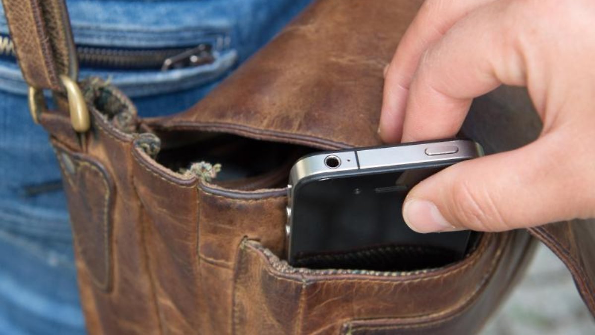 تطوير تقنية مميزة تمنع سرقة الهواتف من جيوب أصحابها