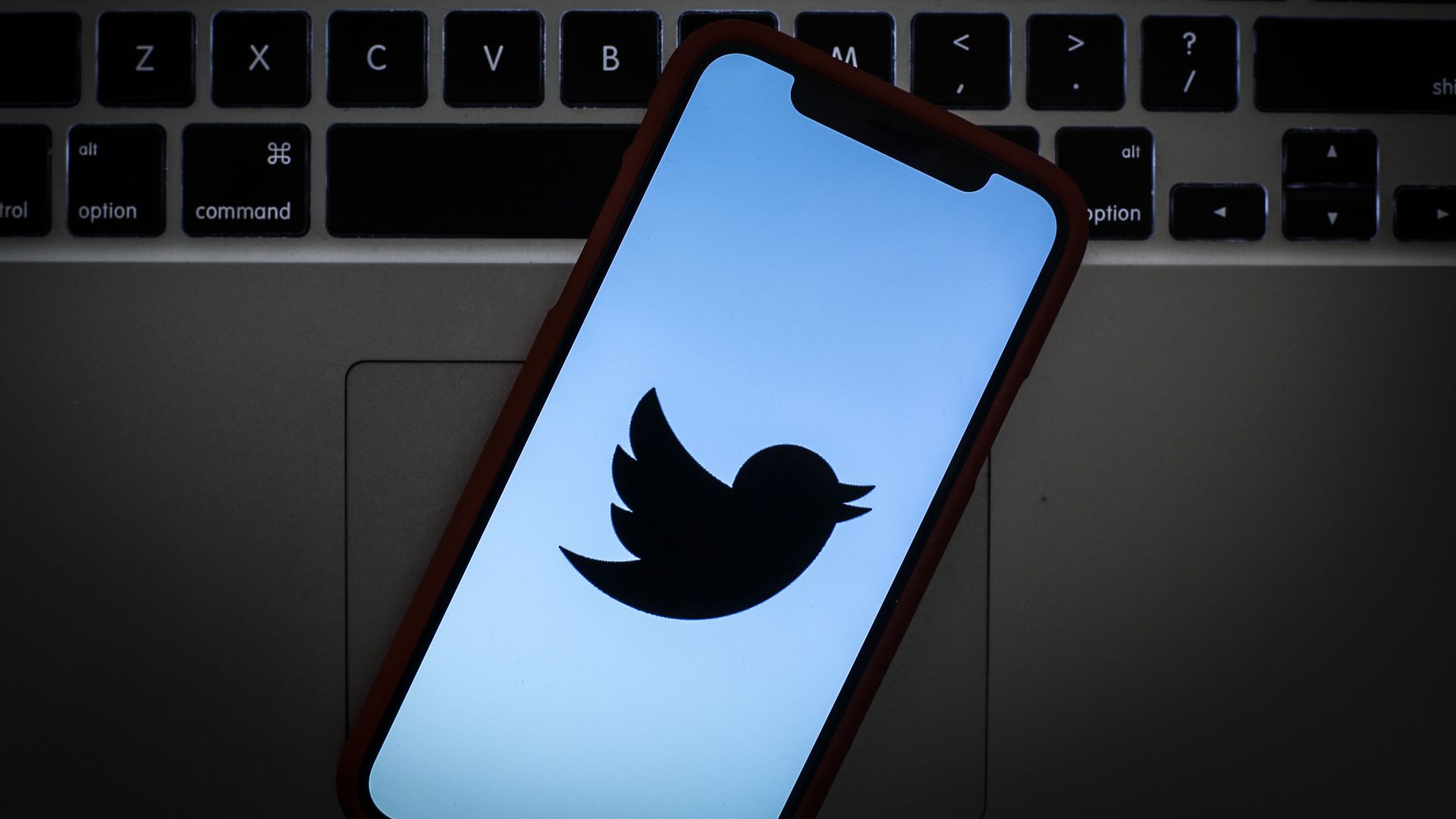 تويتر يعيد تطبيقه على أجهزة ماك بعد توقف دام عام