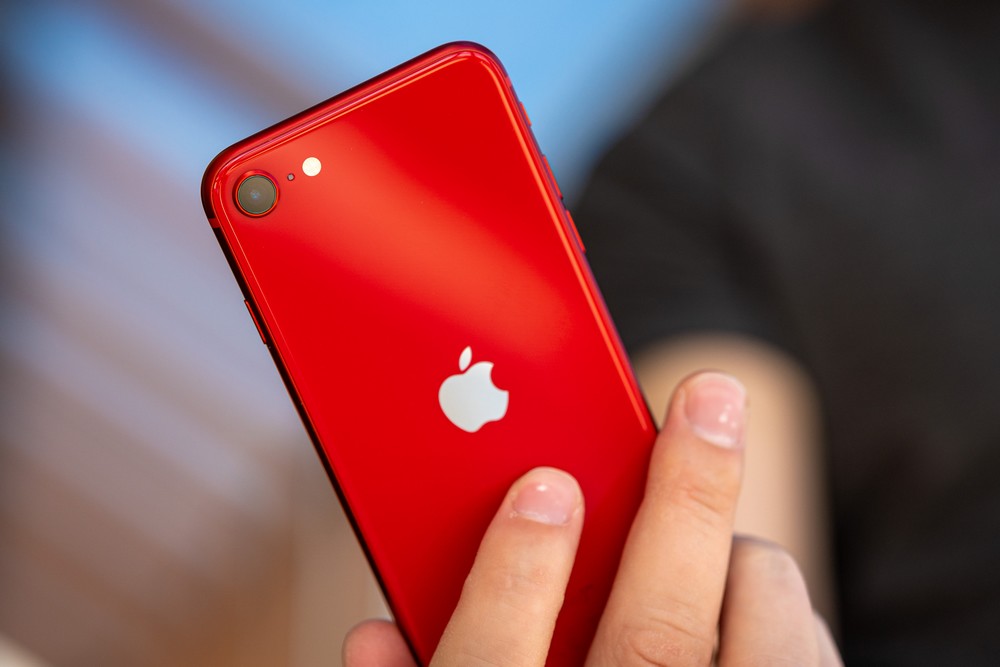 الهاتف iPhone SE 2020 ساعد آبل في إنعاش مبيعات الآيفون في الصين خلال شهر أبريل