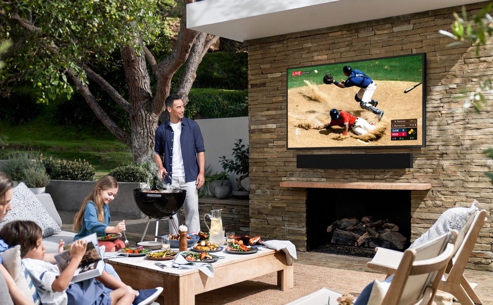 تلفاز Samsung Terrace TV الجديد مصمم ليتم إستخدامه خارج المنزل