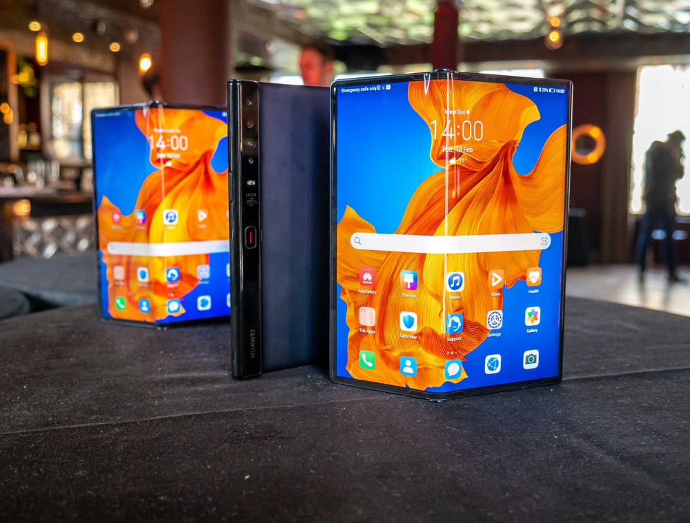 Xiaomi تسجل براءة تصميم لهاتف ذكي قابل للطي يشبه كثيرًا Huawei Mate Xs
