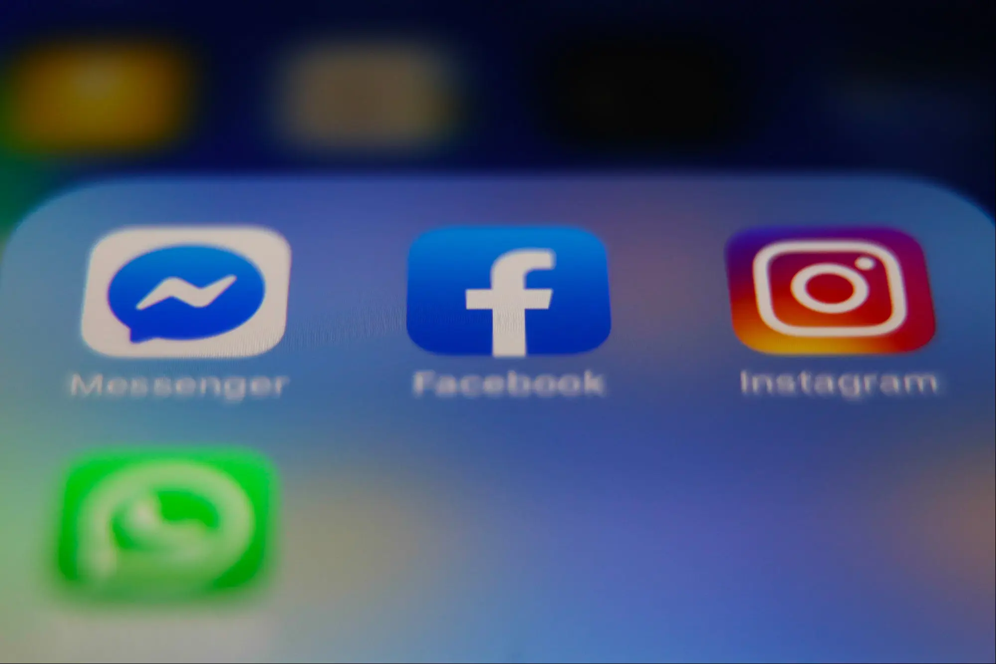 فيسبوك تدمج رسائل مسنجر وإنستاجرام في تطبيق جديد للشركات