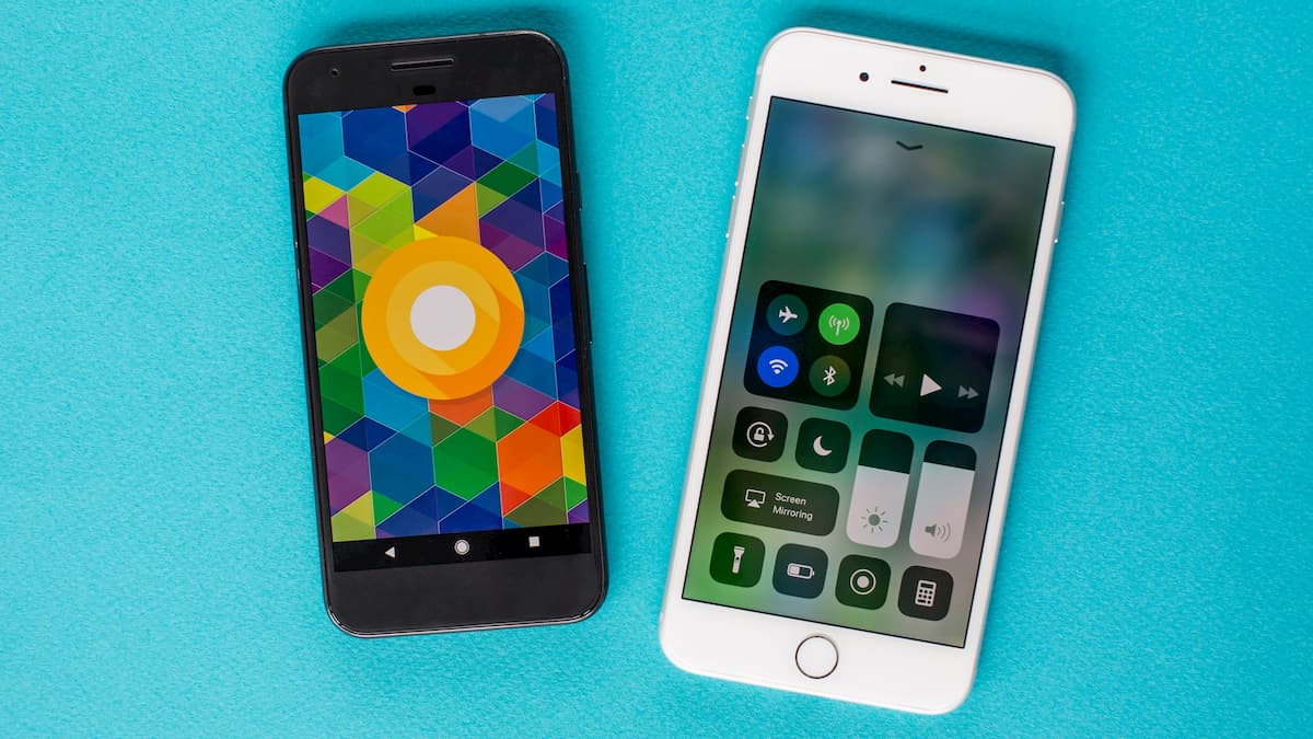 أيهما أفضل لإنشاء تطبيقك الذكي: أندرويد أم iOS؟