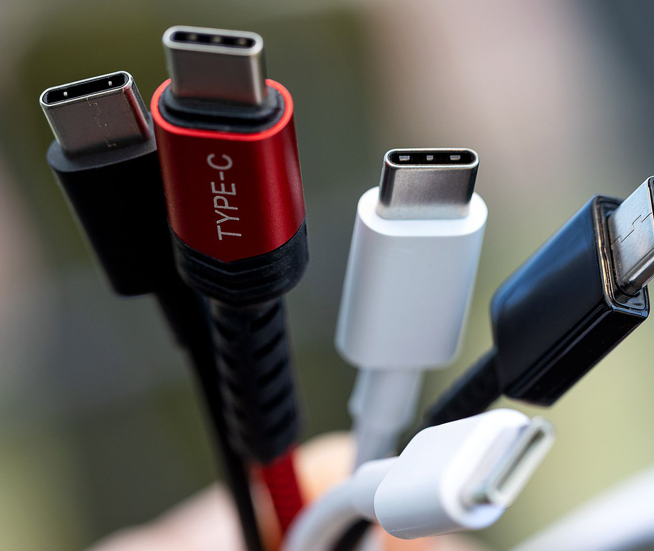 تأخير طرح شاشات DisplayPort 2.0 بسبب الوباء