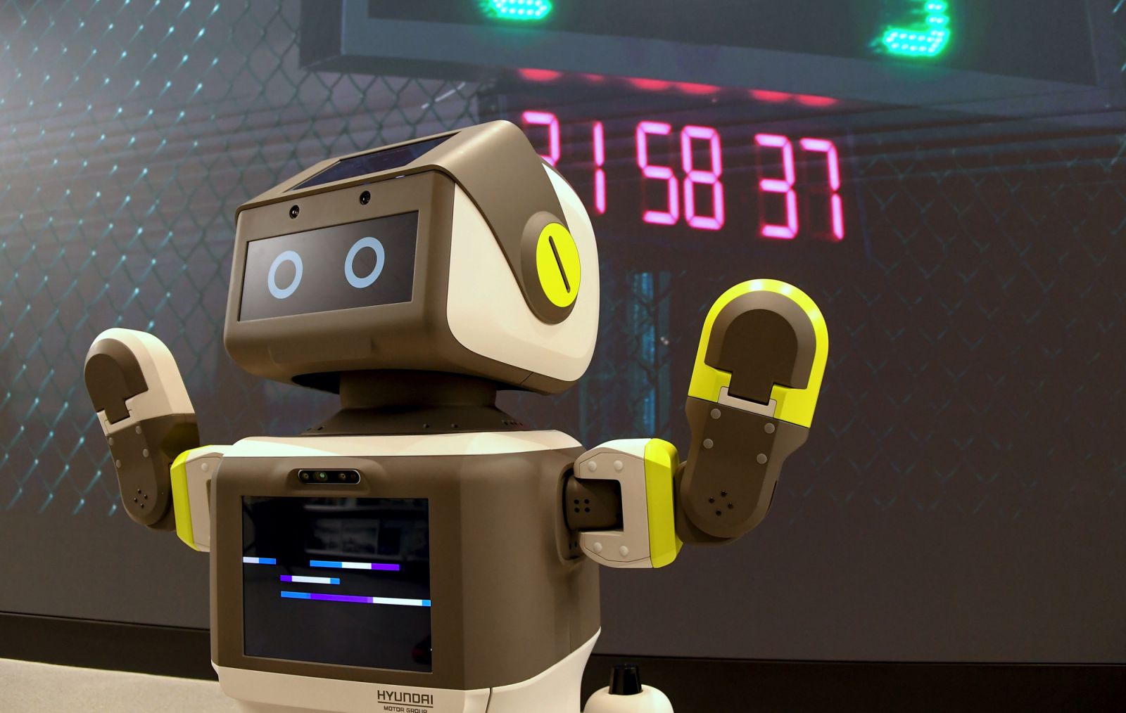هيونداي تقدم روبوت خدمة العملاء عبر صالاتها للعرض