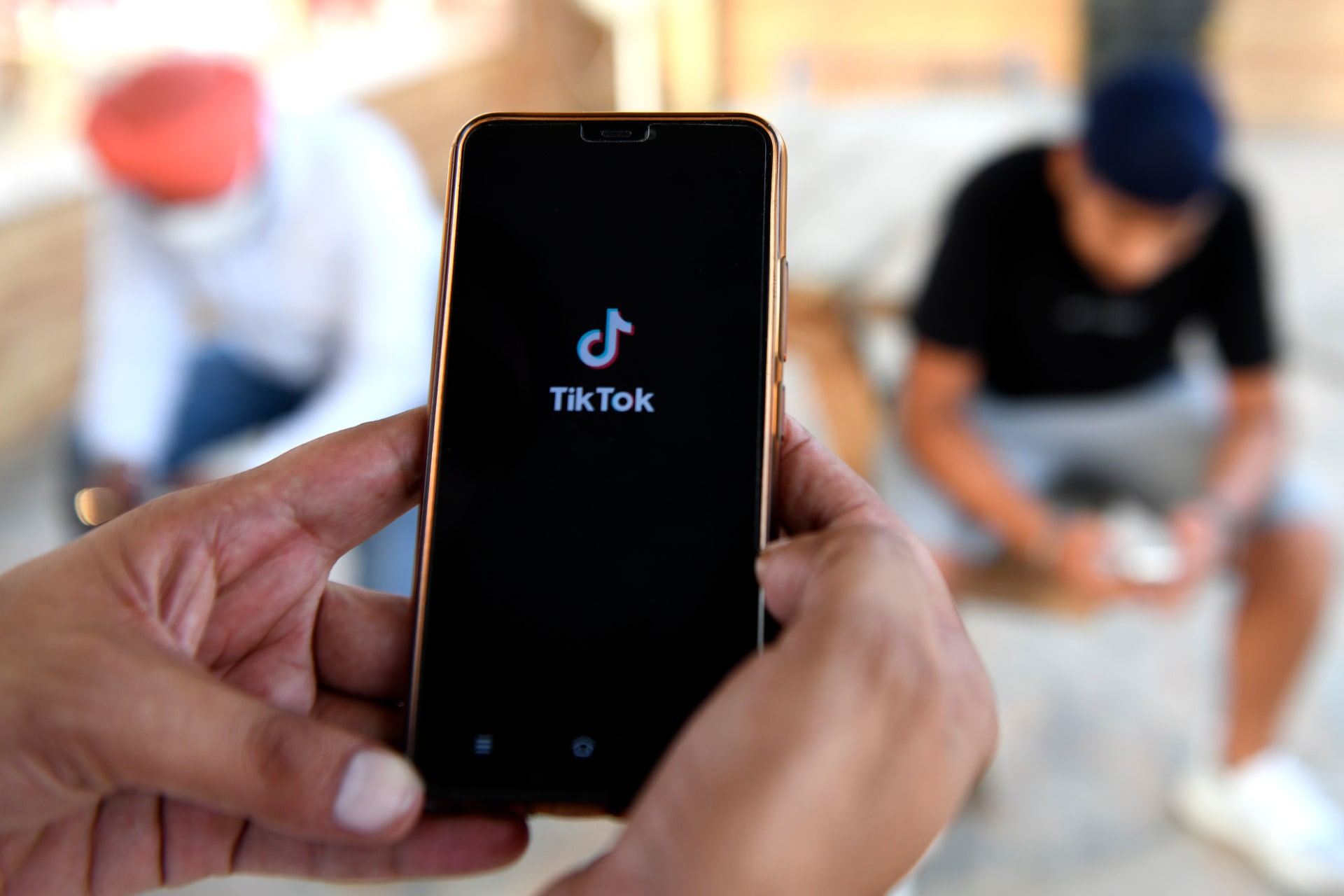 TikTok تضيف التسميات التوضيحية التلقائية لمقاطع الفيديو
