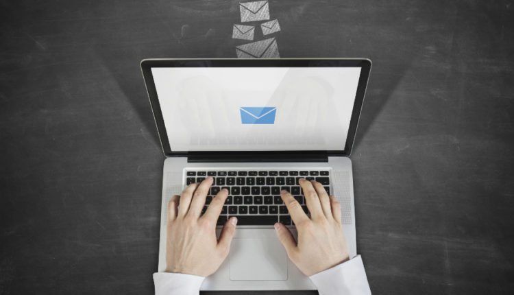 كيف تحذف عنوان بريدك الإلكتروني دون فقدان بياناتك الشخصية