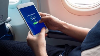 ما هو وضع الطيران على الهاتف الذكي، وماذا يحدث إذا لم تستخدمه أثناء الرحلات الجوية؟