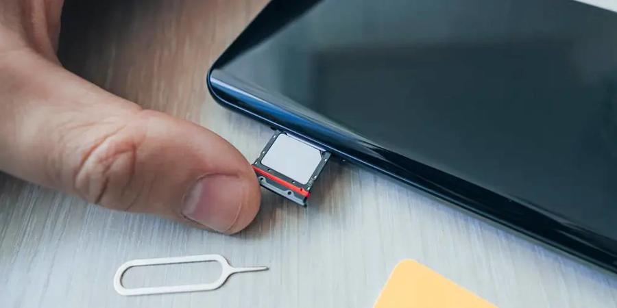 4 طرق لاستكشاف الأخطاء وإصلاحها إذا كانت بطاقة SIM بهاتفك لا تعمل