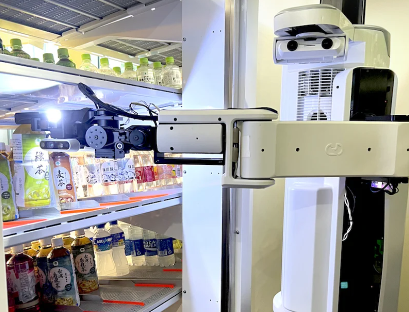 سلسلة متاجر يابانية شهيرة تستخدم الروبوتات لإعادة تنظيم الأرفف