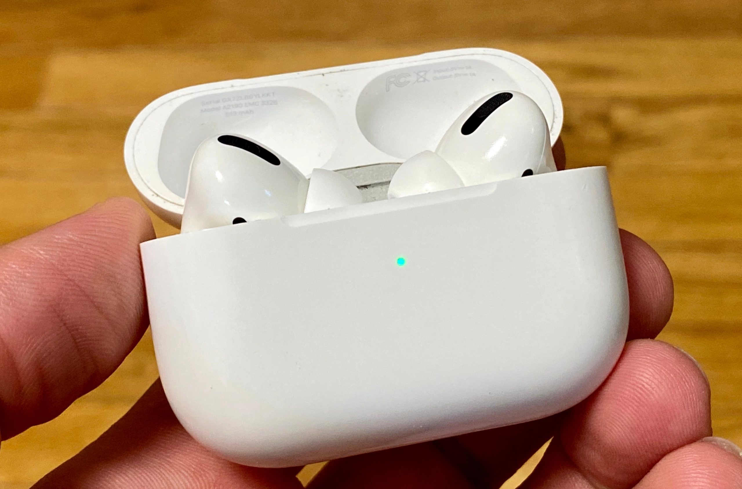 بطارية أكبر وضوضاء أقل .. مميزات سماعة أبل AirPods Pro الجديدة