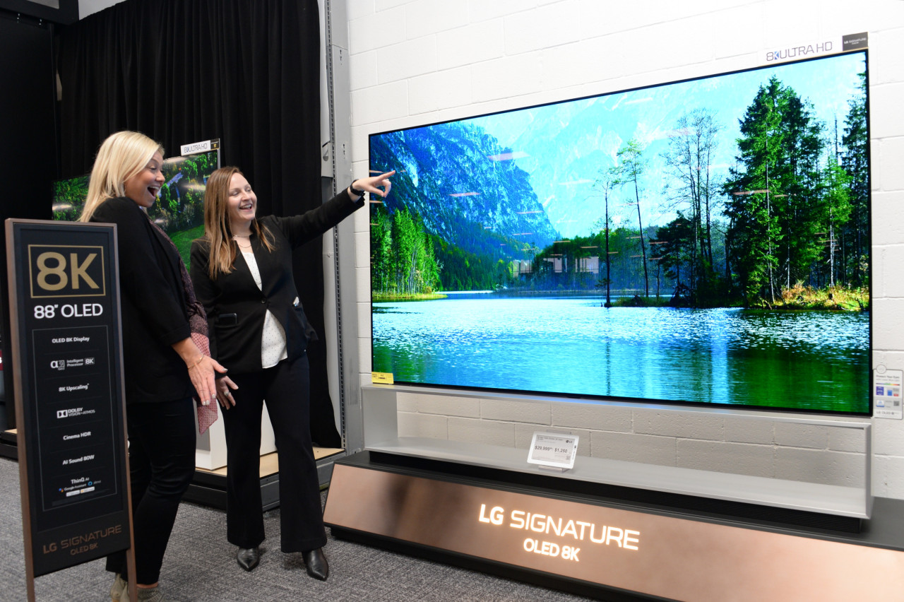تلفاز من LG يحصل على جائزة أفضل منتج بمعرض الإلكترونيات الاستهلاكية CES 2023
