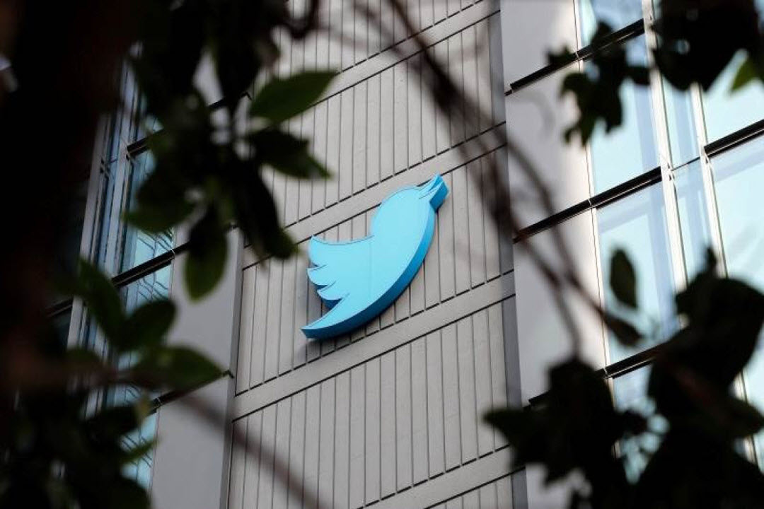 تويتر تدخل في موجة تسريحات جديدة وتتخلى عن مزيد من الموظفين