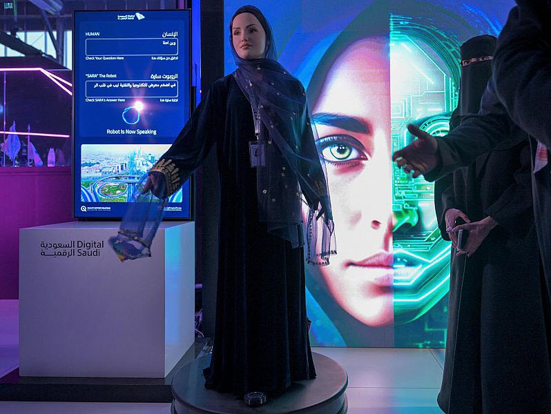 مؤتمر LEAP .. "سارة" أول روبوت سعودي يتحدث باللهجة العامية