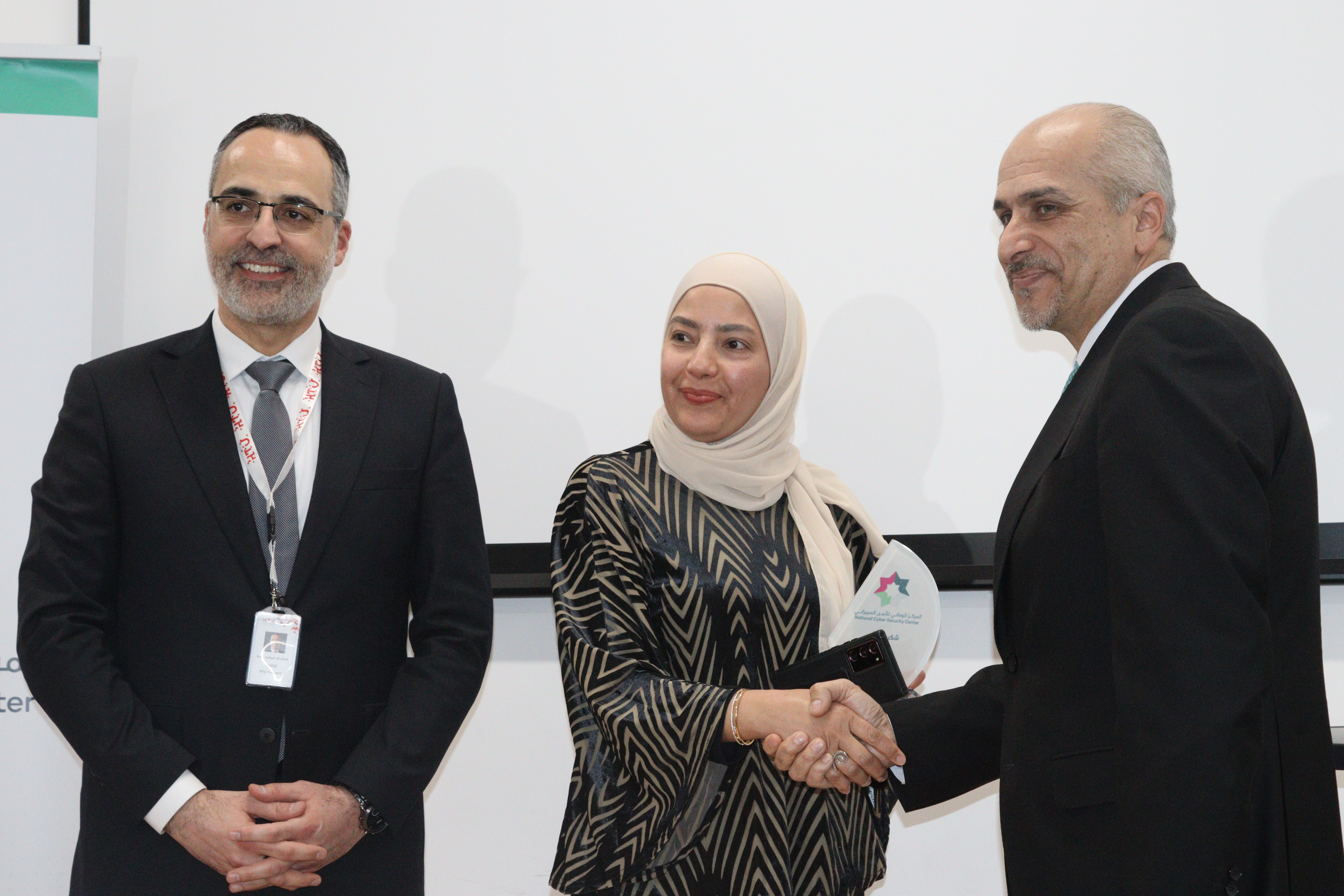 صور ومقتطفات من تغطية تك عربي لحفل تخريج الفوج الأول من معسكر نشامى السايبر