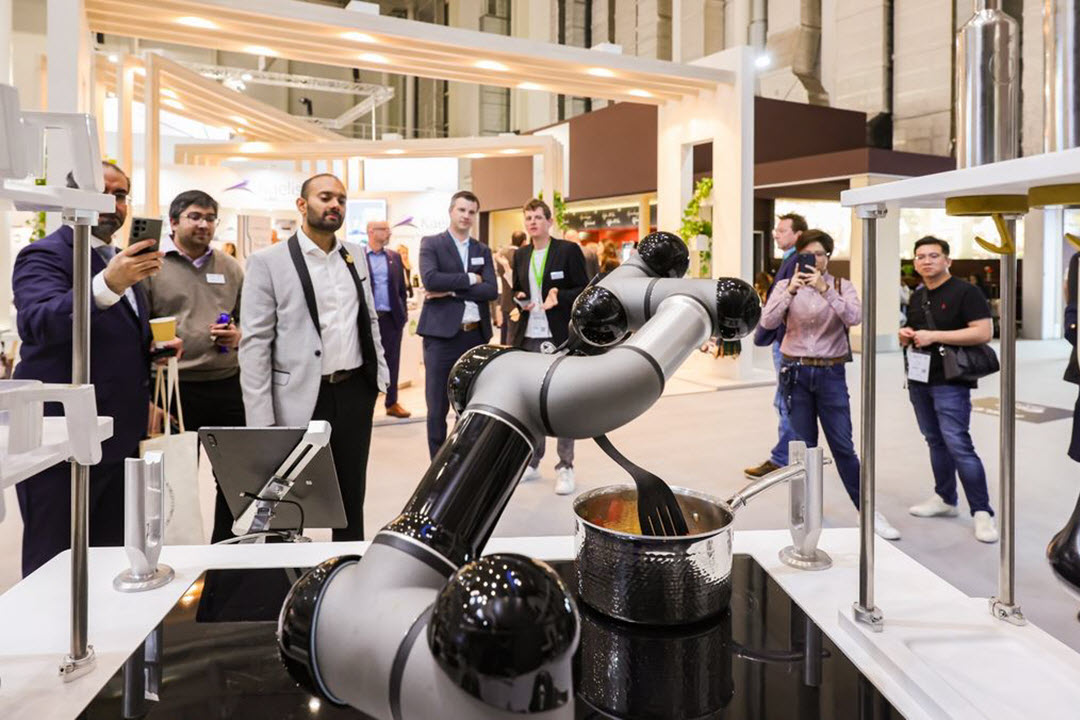 أول روبوت في العالم يعمل بالذكاء الاصطناعي قادر على الطهي باحترافية