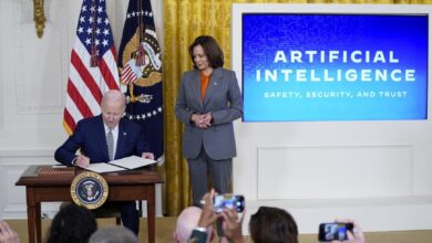 الرئيس الأمريكي يوقع أمراً تنفيذياً لتنظيم معايير الذكاء الاصطناعي