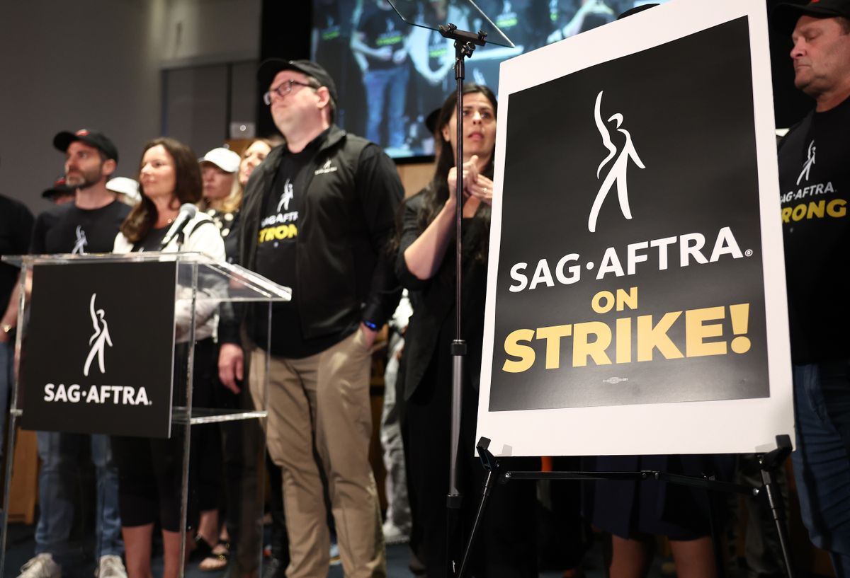 إضراب الممثلين في هوليوود ينتهي بالفوز "مؤقتاً" على الذكاء الاصطناعي