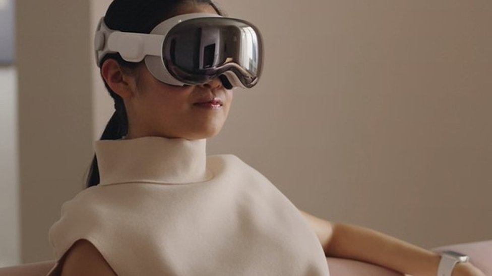 آبل تطلق نظارة الواقع المختلط Vision Pro في جميع أنحاء العالم