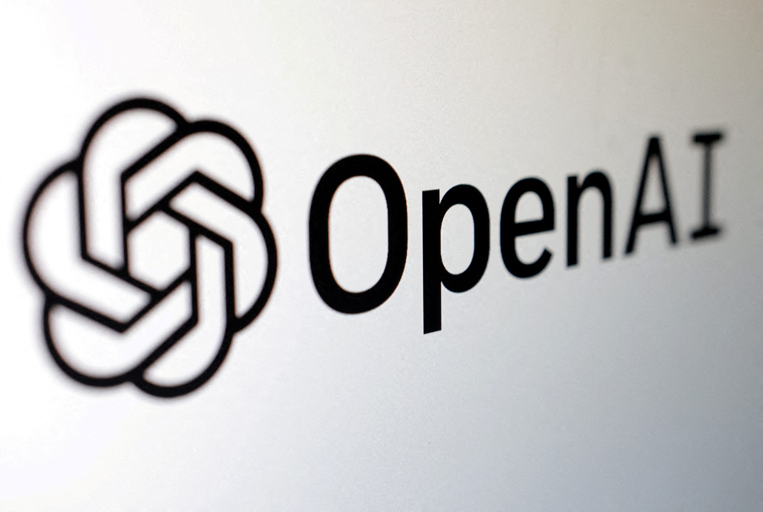 OpenAI تتخطى حاجز المليار دولار في إيراداتها السنوية