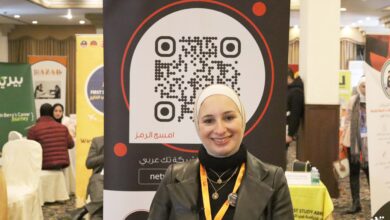 مقابلة فريق تك عربي مع السيدة قمر السقا في مؤتمر الخريجين الثاني