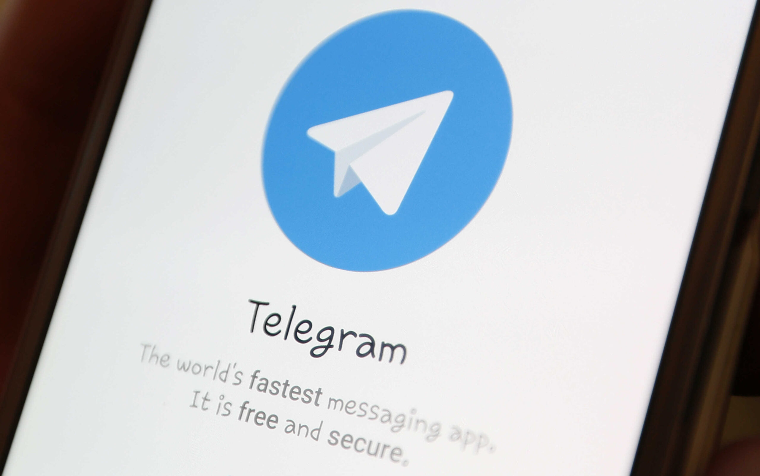 تحديث Telegram 2025 التحقق من الحسابات عبر جهات خارجية وتحويل الهدايا إلى NFTs