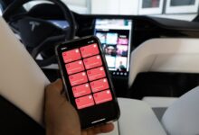 تحديث جديد لتطبيق تسلا على iOS يعرض حالة الشحن مباشرة على شاشة القفل ويُطلق تنبيه لحماية الأطفال داخل السيارة