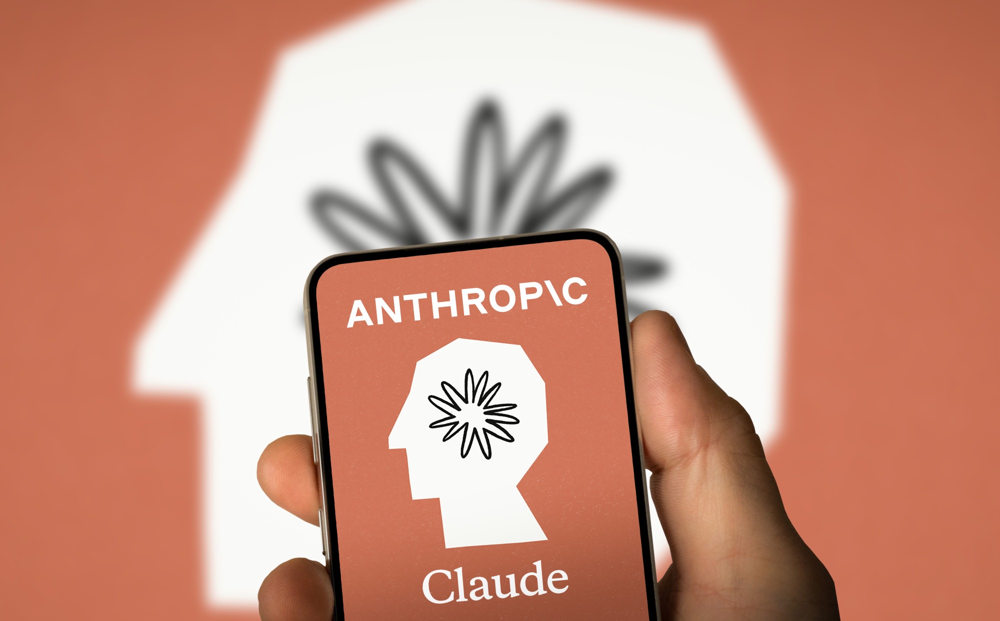 أنثروبيك تكشف عن Claude 4: نماذج ذكاء اصطناعي متقدمة تتفوق في البرمجة وحل المشكلات