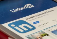الرئيس التنفيذي لـ LinkedIn أدوات الذكاء الاصطناعي لم تلقَ رواجًا كما توقعنا