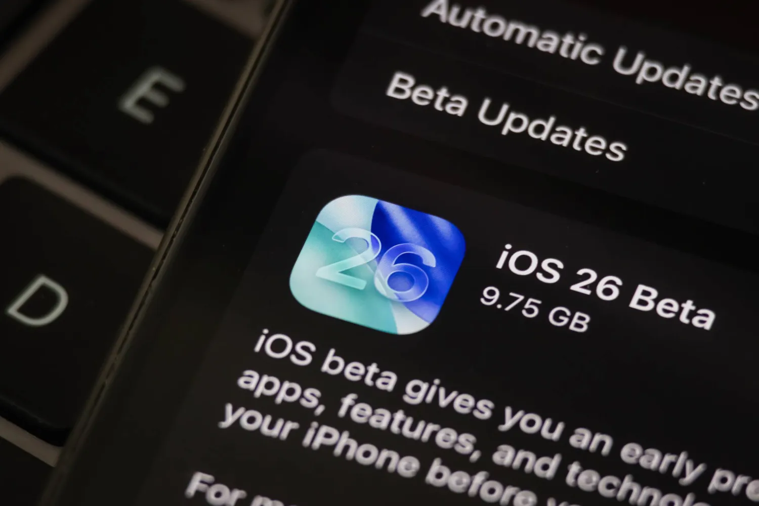 آبل تُسهل المحادثات متعددة اللغات في iOS 26 عبر ميزة الترجمة المباشرة