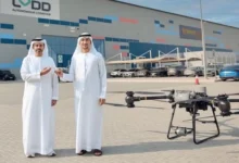 أبوظبي تُطلق أول تجربة لتوصيل الطرود بالطائرات المسيّرة لتعزيز النقل الذكي
