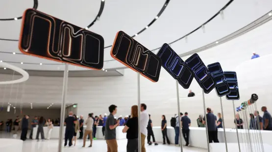كاميرا iPhone 17 الأمامية تتجدد كليًا: عدسة Center Stage بدقة 18 ميجابكسل تغيّر تجربة السيلفي ومكالمات الفيديو