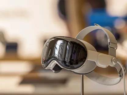 آبل تطور نظارات ذكية تعمل بالذكاء الاصطناعي لتكون الخطوة التالية بعد Vision Pro
