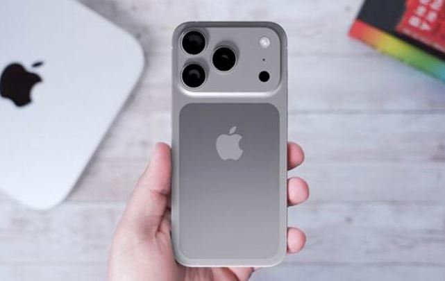 أبل تستعد لثورة في هواتفها: iPhone 18 بذاكرة 12 جيجابايت وإطلاق أول آيفون قابل للطي في 2026