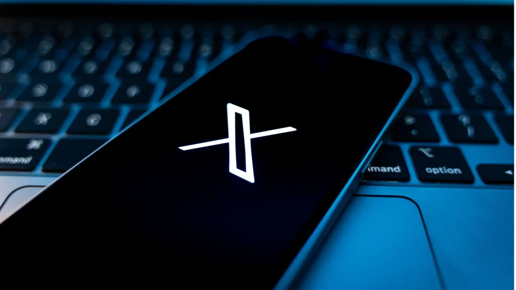 إكس تطلق ميزة "حول هذا الحساب" عالميًا لتعزيز الشفافية مع تحديات الدقة والخصوصية