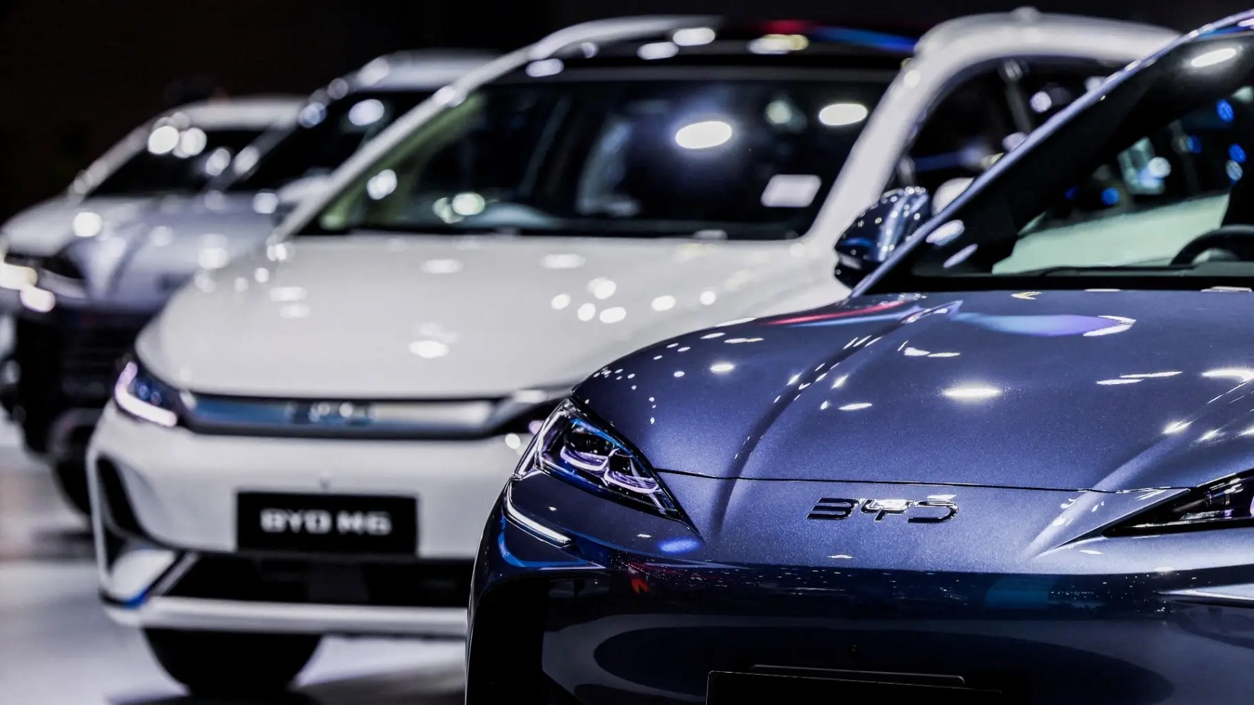 تباطؤ نمو مبيعات السيارات الكهربائية عالميًا إلى أدنى مستوياته منذ جائحة كوفيد-19