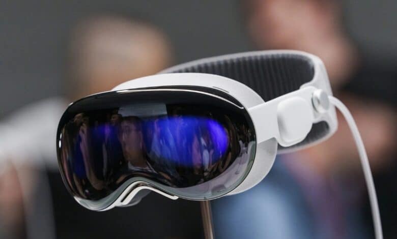 Apple Vision Pro تحت ضغط السوق: مبيعات محدودة وتراجع في الإنتاج والإنفاق التسويقي